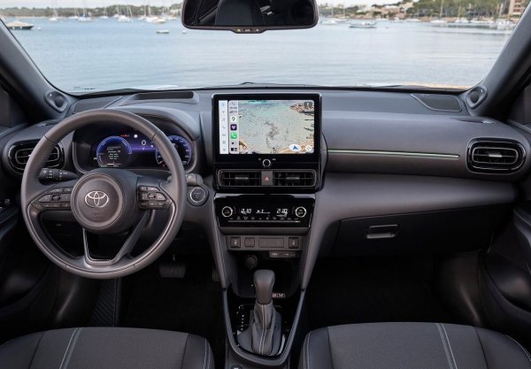 Размери: 4180/1770/1600 мм

Багажник: 320-397/1097 литра

Двигатели: 1.5 HEV - 116 к.с., 1.5 HEV - 131 к.с.

Цена: от 25 559 евро
