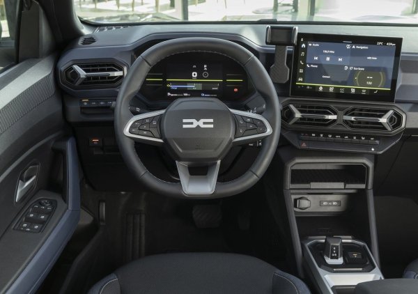 Размери: 4340/1810/1660 мм

Багажник: 430-517/1545-1609 литра

Двигатели: MHEV 1.2 - 131 к.с., HEV 1.6 - 141 к.с., пропан-бутан (LPG) 1.0 - 101 к.с.

Цена: от 19 475 евро
