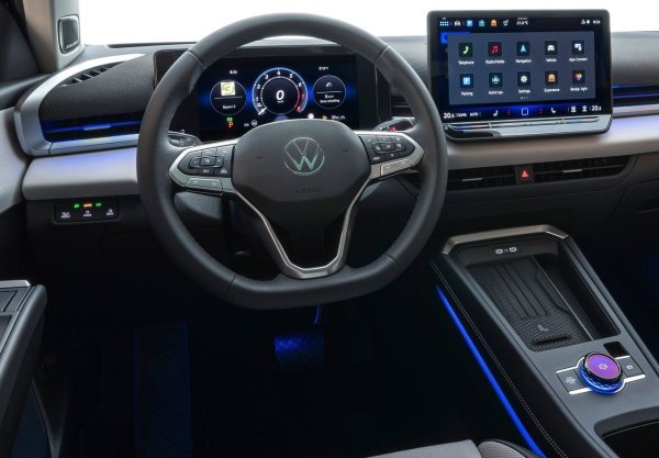 Размери: 4370/1820/1570 мм

Багажник: 475/1350 литра

Двигатели: MHEV 1.5 - 116 к.с., 1.5 - 150 к.с.

Цена: от 27 711 евро
