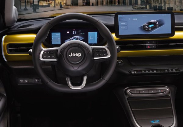 Размери: 4080/1780/1530 мм

Багажник: 325-380/1218-1275 литра

Двигатели: бензин 1.2 - 101 к.с., MHEV 1.2 - 110 к.с., MHEV 1.2 - 145 к.с., EV - 156 к.с.

Цена: от 24 657 евро

