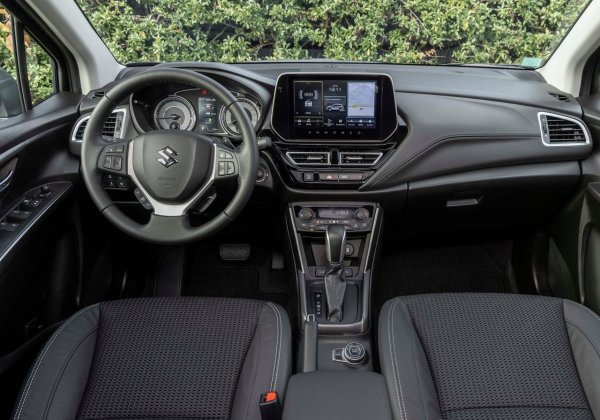 Размери: 4300/1790/1580 мм

Багажник: 430/1269 литра

Двигатели: MHEV 1.4 - 110 к.с.

Цени: от 27 604 евро

