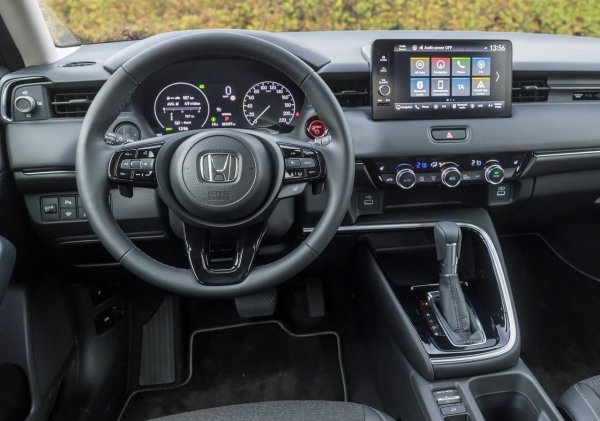 Размери: 4360/1790/1580 мм

Багажник: 335/1305 литра

Двигатели: HEV 1.5 - 131 к.с.

Цена: от 30 670 евро
