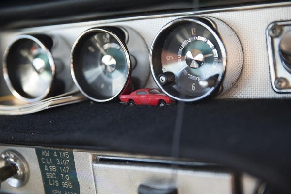 Volvo P1800 от 1966 г. Собственикът му Ърв Гордън гони пореден световен рекорд за пробег с един автомобил - 5 млн. километра