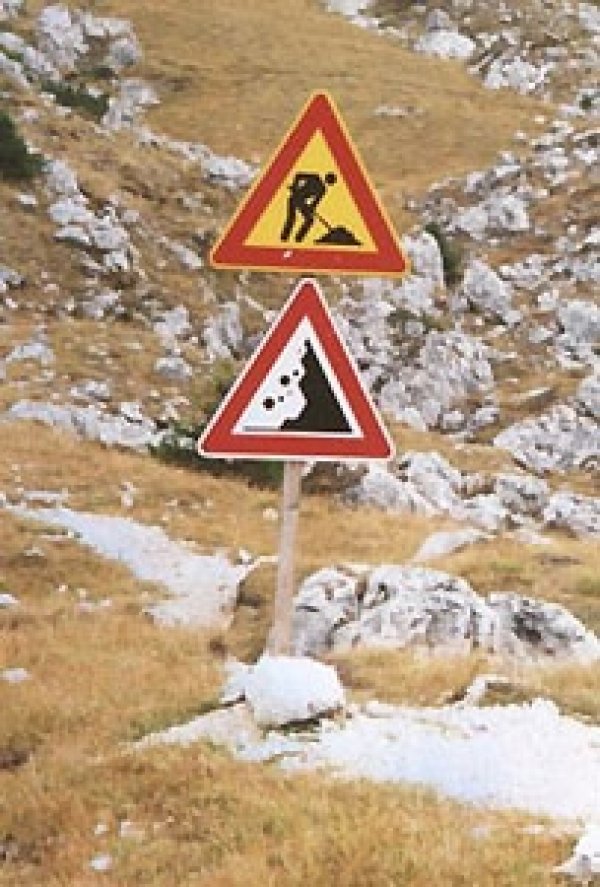 Място 12: Кой хвърля камъни? В Австрия за целта си имат специални строителни площадки. 