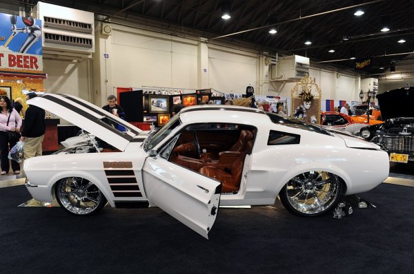 Кадри от тазгодишното американско автоизложение "Grand National Roadster Show"