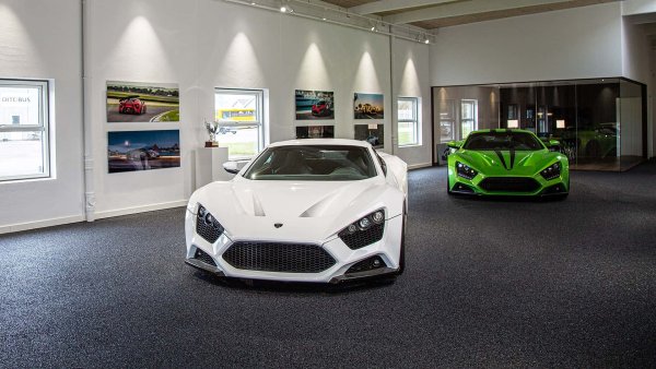 5,8-литровият туин-турбо V8 двигател е с произход от Chevrolet, но е модифициран и надграден от Zenvo, за да развива от 1119 к.с. на Zenvo TS1 до 1379 к.с. на Zenvo TSR-GT.

Следващата стъпка е при новата Aurora, пристигаща през 2025 г., която ще се възползва от нов V12 двигател с четири турбини, за да развие 1265 к.с. и да достигне 1876 к.с. с добавянето на два електрически мотора. Новият V12 е разработен в сътрудничество с MAHLE Powertrain, британската компания със седалище в Нортхемптън.
