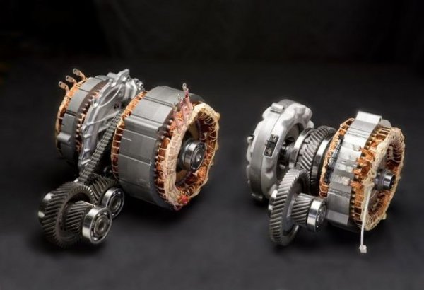 Японците не смятат да се отказват от постоянните магнити, но се опитват да намалят нужните количества неодим. През 2018 успяха да снижат употребата на редкия метал с между 20 и 50% за различните мотори. 
