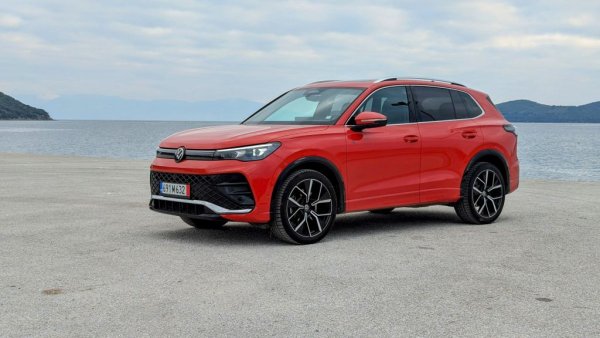 Спадът при Golf вероятно не натъжава особено хората във Волфсбург, защото той е съпроводен с цели 20% ръст при най-доходния им модел (най-високият ръст в Топ 10). Новото поколение на Tiguan се приема много добре въпреки порасналата цена, и въпреки новопоявилия се вътрешен конкурент Tayron. 
