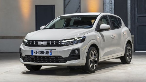 Растящата конкуренция от Китай допринася за 9-те процента спад на годишна база при Sandero. А вероятно и немалко клиенти са предпочели да изчакат появята на фейслифта в началото на 2026. Но въпреки това румънският модел си остава на върха в Европа за втора поредна година, със солиден аванс пред втория. 
