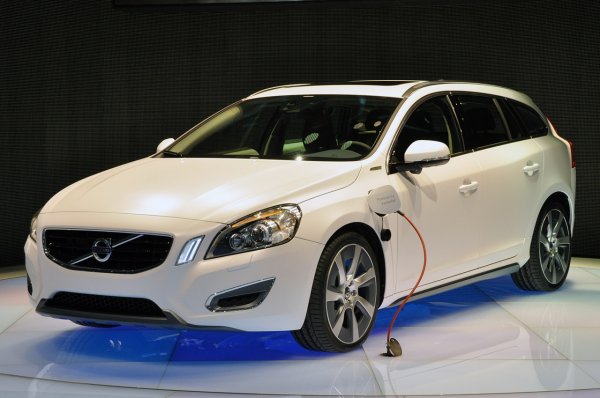  Volvo V60 Plug-In Hybrid