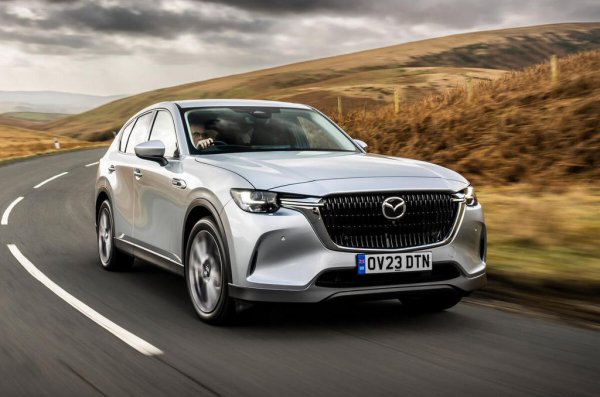 Плюсове: Има версия с AWD; Шестцилиндровият дизел е по-икономичен от много 4-цилиндрови; Красив и функционален интериор
Минуси: Недотам комфортна возия; по-малък багажник от конкурентите; шумоизолацията не е водеща в класа
Докато мнозина смятаха, че дизеловият автомобил е на път да изчезне, Mazda разработи изцяло нов такъв агрегат, при това с 6 цилиндъра и с 3.3 литра обем. Дизеловата версия на CX-60 може да бъде със задно предаване или със задвижване на четирите колела. Последната версия е по-мощна и малко по-бърза - 7.4 секунди от 0 до 100 км/ч. 
Най-силният коз на японския модел според Autocar е интериорът - с уникален японски дизайн и усещане за качество. Има и голям набор от физически бутони за лесно управление на всички функции. Минус е багажникът - с едва 477 литра чисто товарно пространство, по-малко от повечето конкуренти. 
