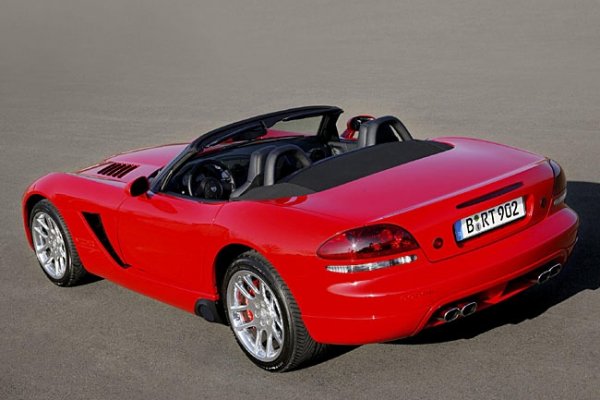 Dodge Viper SRT-10, 8.3 литров 10 цилиндров мотор, 506 к.с., от около 105 000 евро