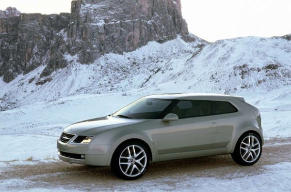 През 2002 г. Saab прогнозира с изумителна точно тенденциите, управляващи автомобилната индустрия близо две десетилетия по-късно. Концептуалният 9-3X 4x4 е първият офроудър на Saab, който има и спортни способности. Те се подчертават от впечатляващ дизайн и V6 двигател с 280 к.с. Този автомобил трябва да задоволи шофьорите, търсещи силни усещания в различни условия на пътя.

Ако беше одобрен за производство, моделът 9-3X 4x4 можеше да се появи на пазара навреме, за да помогне на Saab да установи монопол в сегмента на кросоувърите. Това обаче не стана, защото финансовите проблеми следваха марката по петите. А моделът  9-3X все пак се завърна през 2009 година като краткотраен отговор от Saab на Audi A4 Allroad. 
