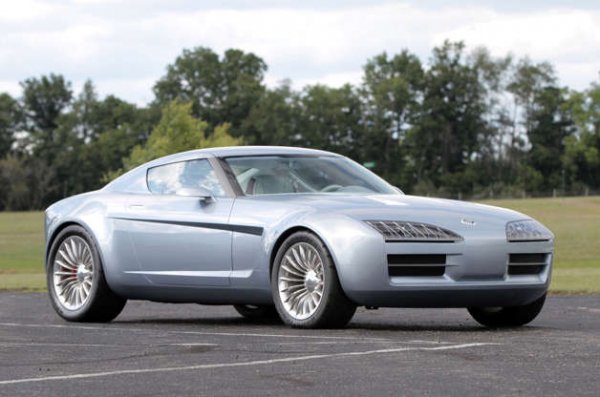 Концептуалният Messenger от 2003 година е създаден под ръководството на Джери Макговърн, който по-късно стигна до главен дизайнер на Land Rover. Британецът искаше да направи марката дизайнерска, като тя да прави енергични, харизматични, интелигенти и изпъкващи над масата автомобили.

Освен това, Mercury Messenger трябваше да бъде и толкова бърз, колкото изглежда, като това можеше да се постигне с поставения под капака V8 двигател. Очакваше се, че серийният модел ще използва платформата на Ford Mustang, но проектът така и не получи зелена светлина. А Mercury продължи да прави скучи коли и приключи пътя си през 2011 година.
