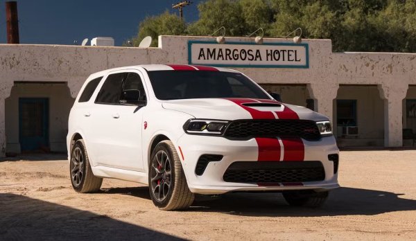 В днешния автомобилен свят намаляването на обема на двигателя е обичайно за повечето марки. По-големите мотори се заменят с по-малки, турбокомпресорни или хибридни задвижващи агрегати, тъй като ефективността и контролът на емисиите са основни приоритети. Въпреки че самите превозни средства средно стават по-големи, двигателите им се движат в обратна посока и стават по-малки.