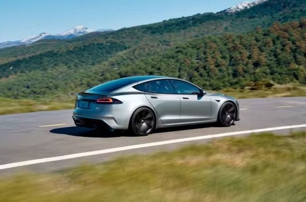 Няколко години след пускането си, Model S стана най-продаваният електрически автомобил в света. Той се счита за един от най-влиятелните електрически автомобили на всички времена, тъй като беше ключов за доказването, че масовите електромобили могат да бъдат жизнеспособни. Заедно с останалата част от гамата на Tesla, той се превърна в повсеместна гледка по пътищата, поставяйки марката на върха на класацията за продажби на електромобили.