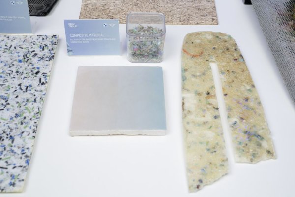 BMW иска да промени това и да проектира утрешните си автомобили така, че още от дизайнерската дъска те да подлежат на пълно рециклиране. Компанията вече е готова да въведе в производство мономатериали - и от пластмаси, и от метал, чието рециклиране ще дава чиста суровина без нежелани примеси. Партньори на германците в това са химическият гигант BASF и компанията за рециклиране ALBA.
