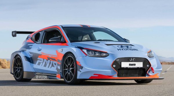 Продължавайки успехите на концепциите RM15 и RM16 преди това, Hyundai показа концепцията RM19 на автомобилното изложение в Лос Анджелис през 2019 г. Разработката му продължава седем години, за да се усъвършенства максимално, като превозното средство дебютира с 2,0-литров двигател с турбокомпресор, разполагащ с 390 конски сили и шестстепенна секвенциална състезателна скоростна кутия. 