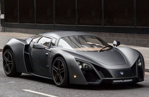 Опити за създаване на нова автомобилна компания бяха направени и в Русия, като най-забележителният от тях пускането на струваща 100 000 долара суперкола, чиито елементи от каросерията могат да се сменят. В основата на проекта е Николай Фоменко, който бързо успява да намери инвеститори. Анонсирани са моделите B1, B2 и B3, два всъдехода, градски хибрид и много друго. 

Активният пиар предизвиква интерес и на чуждите пазари, а Marussia показва различни прототипи на големите автомобилни изложения. Поръчките бързо растат, но производството на самите автомобили се оказва сложно. На бял свят се появяват няколко &bdquo;серийни&ldquo; машини, както и двайсетина прототипа. Технически те се  различават значително, тъй като получават двигатели на Cosworth, Nissan, Audi, Toyota и други фирми. 

Накрая финансите свършват и няма пари дори за задължителните краш-тестове. Компанията е принудена да съкрати щата си и скоро след това &ndash; през 2014 г.,  фалира.