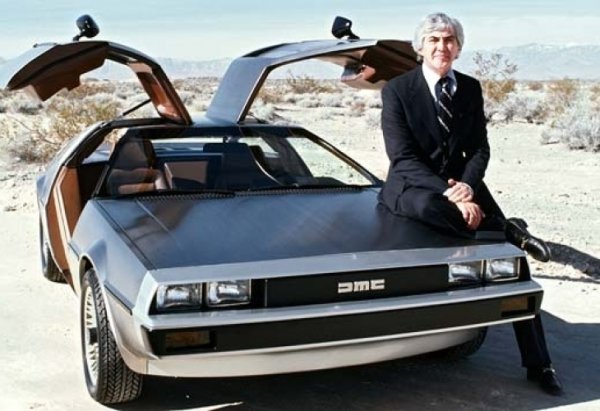 Една от най-известните марки, просъществували едва няколко години, е DeLorean. Тя се прочува благодарение на филма &bdquo;Завръщане в бъдещето&ldquo;, където играе ролята на машина на времето. Самата DeLorean Motor Company е създадена през 1975 г. от напусналия General Motors бивш неин ръководител Джон ДеЛориан. Той има огромен опит, който влага в създадаето на колата, а нейн дизайвер е самият Джорджето Джуджаро.

Производството става в Северна Ирландия, а обявената стартова цена на купето с вдигащи се врати от обявените предварително 12 000 долара скача двойно. Първите готови прототипи слизат от конвейера през 1981 г., но  външният вид на прототипа не отговаря на неговота динамика. DeLorean е оборудван с 2,9-литров V6 с мощност 130 к.с., разработен от Peugeot, Volvo и Renault). 

Лошото качество води до жалби от страна на разочарованите клиенти, а самият ДеЛориън се забърква в наркоафера. Той е обвинен в търговия с наркотици, но няколко години по-късно е оправдан от съда поради липса на доказателство. Парите на компанията обаче са приключили и така DeLorean изчезва от картата. И тук историята напомня много на тази на Престън Тъкър, за когото вече стана дума.