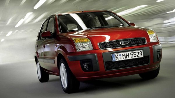 Това производно на Fiesta, като миниван, имаше великолепно вътрешно пространство, имайки предвид, че на дължина бе само 4,02 метра. Освен това имаше и просторен багажник с обем от 337 литра. Неговият наследник - B-MAX, имаше плъзгащи се странични врати, но също попадна в кладенеца на изчезналите автомобили.  