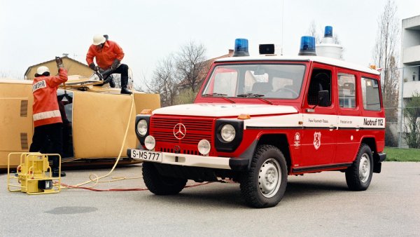 Трите диференциала стават факт през 1985 година, а постоянното задвижване 4х4 се появява по-късно.