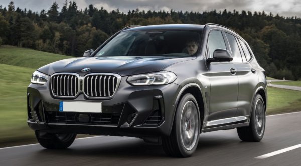 Философията на BMW в последните години, която предвиждаше едни и същи платформи за конвенционално, хибридно и чисто електрическо задвижване, ни изправя пред проблем - дали да разглеждаме автомобили като iX3 като отделни модели. В крайна сметка преценихме, че в повечето случаи става дума за едни и същи автомобили с различни задвижващи агрегати, така че тук са включени и 16, 993 бройки от iX3. Ръстът спрямо миналата година е 0.4%. 

