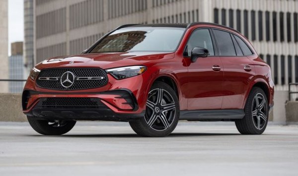 Най-продаваният модел на Mercedes на българския пазар е номер 1 и в Европа, с 21% ръст спрямо същия период на миналата година. Заслуга имат и новото поколение, и разпродажбата на последните количества от старото. 