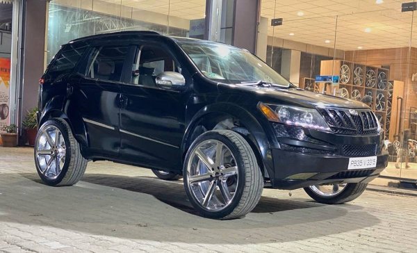 Големите джанти изглеждат страхотно. Това е безспорен факт. Въпреки това, всяка кола е проектирана да работи с определен диапазон от размери на гуми и джанти. Ако избраният от вас размер е твърде голям, можете да повредите окачването и калниците. Пътуването също ще стане много неудобно заради всяка неравност на пътя.
