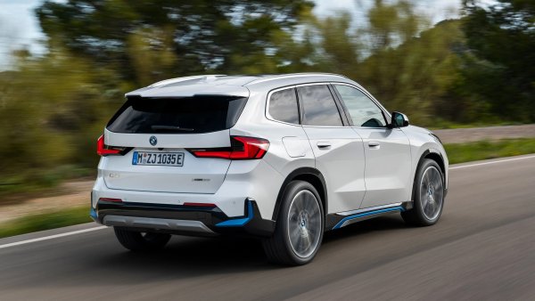 Компактен премиум SUV от Мюнхен. 

Цена: 55 000 евро.