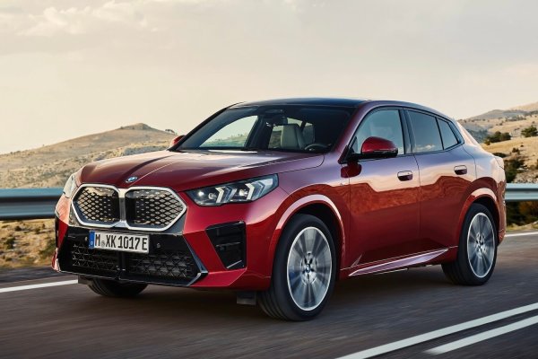 Спортно купе-кросоувър с висока енергийна ефективност. 

Цена: 56 500 евро.