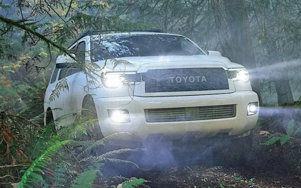 Освен Lexus LX, внушителният 3UR-FE V8 на Toyota е използван в близкия роднина на този автомобил, Land Cruiser. Той също така намери дом под предния капак на други две тежки Toyota, а именно SUV Sequoia и пикапа Tundra. И двата наскоро влязоха в своето трето поколение, при което 5.7-литровият гигант беше отхвърлен в полза на по-малки двигатели с турбокомпресор.
