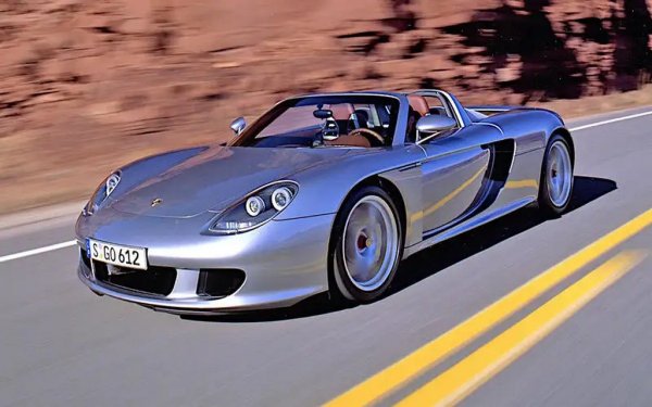 Най-големият двигател, монтиран на серийно Porsche, е и единственият V10 на марката. Първоначално разработен за моторни спортове, но никога не е използван за тази цел (поради промяна на правилата), той се появи в спортния автомобил Carrera GT, произвеждан от 2004 до 2006 г.
Според Porsche преобразуването на този 5.73-литров V10 от състезателен в цивилен не е било съпроводено с никакви съществени промени, освен от  обичайното обръщане на внимание на разпоредбите за шум и емисии. Стандартната изходна мощност е 604 конски сили. 
