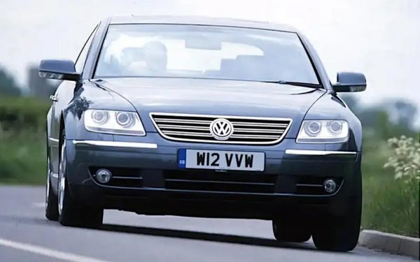 Въпреки че Volkswagen Group разполага и с далеч по-големи двигатели в арсенала си, марката VW стига само до 5998 куб. см - във вид на единствения W12, разработван някога за цивилно ползване. 
Той произвежда 414 к.с.в луксозния седан Phaeton и 444 к.с. в кросоувъра Touareg. Тези 30 коня бяха достатъчни на по-тежкия и с по-лоша аеродинамика Touareg все пак да е малко по-бързият от двата модела.
