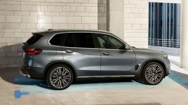 BMW X5 от 2011 г. е луксозен SUV от среден размер, кат\о това поколение на модела има някои хронични проблеми с двигателите, които се появяват при пробег от около 100 000 км. Ремонтът не е евтин - близо 5000 долара. Освен това X5 от 2008 г. е предразположен към течове в интериора, като те се появяват след около 50 000 км, а отстраняването им излиза 10 000 долара.

 При версията от 2013 г. пък пък е възможно прегряване на двигателя при 100 000 км пробег, като цената на ремонта е 2200 долара.
