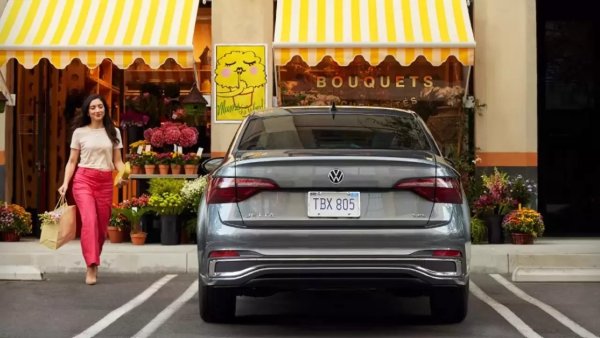 Volkswagen Jetta се сблъсква със значителни проблеми през различните моделни години, като тези с двигателя са най-разпространените. Версията от 2019 г. се прочу със слабата си трансмисия, която излиза от строя след около 30 000 км пробег и чийто ремонт излиза над 2500 долара.

Моделът от 2009 г. е известен с повреди на ABS модула, налагащ  ремонт за около 2300 долара. При Jetta от 2015 г. проблем може да бъде съединителят, чиято поправка струва над 1600 долара.
