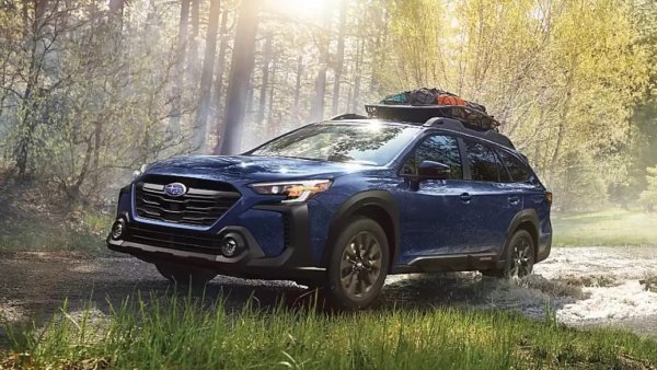 Subaru Outback е надежден автомобили, но има слабости с електрическата система, като това се отнася най-вече за моделите от 2013 и 2015 г. При версията от 2017 г. оплакванията са от бързо изтощаване на акумулатора. 

Собственици на по-стария модел - от 2013, се оплакват и от прекомерен разход на масло и повреди в трансмисията. Те се проявяват на около 100 000 км пробег, като отстраняването им може да струва около 6500 долара.
