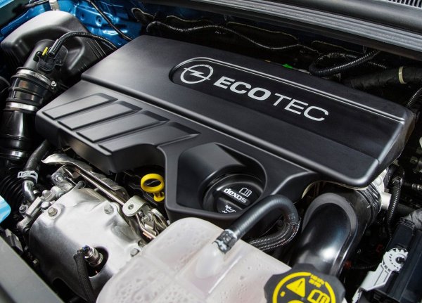 При двигателите изборът също е доста богат, като на пазара в ЕС преобладават вариантите с бензинови мотори с обем 1,4 и 1,6 литра, и дизели - 1,6 и 1,7 литра. При първите се препоръчва по-малкия мотор A14NET (140 или 152 к.с.), въпреки че при него потенциалните разходи са при проблем с турбото. Този двигател е с ангренажна верига, която при правилно и редовно обслужване изкарва до 200 000 км. Затова и ако харесаният автомобил е с малък пробег (стига това да е доказано), той си заслужава напълно.