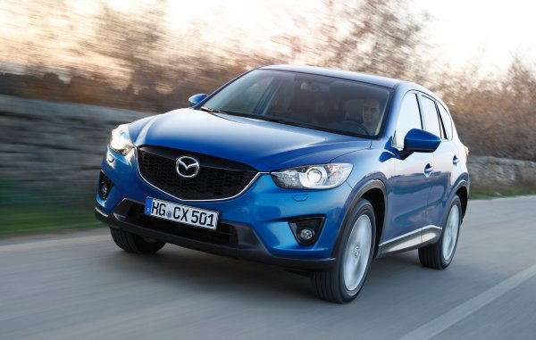 Дължина - 4555 мм, просвет - 215 мм, багажник - 403 литра.

В случая може да се намерят екземпляри в добро състояние на възраст до 7-8 години. Автомобилите със задвижване на четирите колела обикновено са по-стари, а и пробегът им е по-голям.
