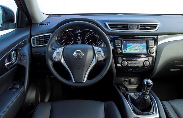 Като цяло, X‑Trail оставя впечатление за автомобил, разглезен от желанието на производителя да го направи по-евтин по всякакъв възможен начин, намалявайки издръжливостта му. По-конкретно, електрическата част излиза от строя рано, задните светлини се напукват и климатикът тече.
