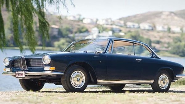 Повечето познавачи охотно посочват този автомобил като един от най-красивите в историята на BMW. Дизайнът е дело на Bertone и полага основите на изцяло нова гама за BMW. 3200 CS дебютира на салона във Франкфурт през 1961. За четири години са произведени едва 603 бройки. Цената на приличен екземпляр днес е между 100 000 и 150 000 долара, което действително е по-малко от някои модели в актуалната гама на баварците. Но проверете пак след три-четири години. 
