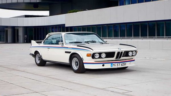 Тази жива легенда е всъщност първият автомобил, разработен от новосъздаденото по онова време поделение BMW Motorsport GmbH (днешното BMW M). 3.0 CSL ще остане в историята с прякора Батмобила, заради олекотеното дяло и внушителните аеродинамични елементи. Мощността варира между 180 и 206 коня. Днес добре запазена бройка от 167-те произведени лесно ще ви донесе четвърт милион долара на търг. Макар че разумната политика ще е да изчакате, докато пазарът се възстанови от Covid-ефектите. 
