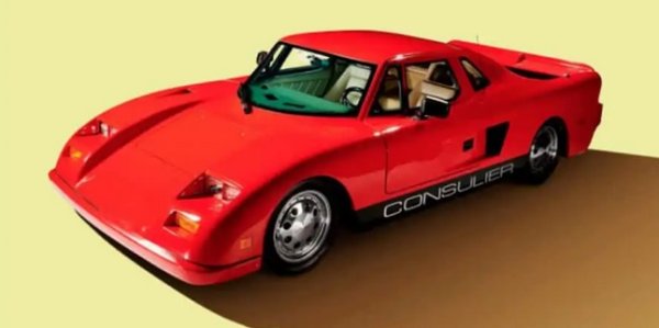 Mosler е основан в Ривиера Бийч (Флорида) още през 1985 под името Consulier Industries. Компанията създаде налудничаво изглеждащия спортен автомобил GTP с 2,4-литров двигател Chrysler с турбокомпресор.
След ребрандиране на Mosler през 1993, компанията актуализира GTP, като му даде 300 к.с. и го пусна в 24-часовото състезание "Най-дългият ден на Нелсън" в Охайо. Автомобилът го спечели през 1993 и 1994. По-мощен Consulier Raptor дебютира през 1999 с 446 к.с., но производството приключи и компанията изчезна на следващата година. 