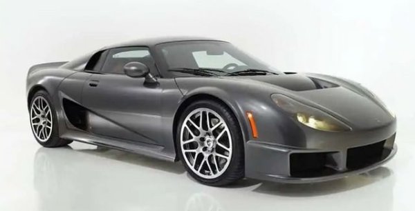 Ако базираният в Помпано Бийч (Флорида) автомобил Rossion Q1 ви изглежда познат, това е, защото в основата си е преработен британски Noble M400. Компанията закупи правата върху шасито в първото десетилетие на новия век и бързо се зае да го превърне в по-добре оборудвания (и може би по-добре изглеждащ) Q1. През 2015 тя обнови Q1 с по-мощна версия на двигателя Ford Duratec V6 с туин турбо, развиващ 508 коня. С него ускорението от 0 од 100 км/ч е 2.8 секунди. Малко използвани екземпляри на Q1 от време на време изскачат в eBay, но иначе компанията Rossion не е активна от 2021 година. 
