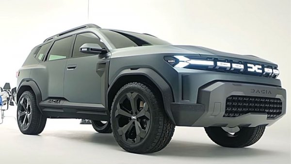 Бюджетната марка на Renault отдавна планира да навлезе в по-доходния С-сегмент - и бъдещият Bigster ще направи именно това. Той ще е на същата модулна платформа като Sandero (a също Renault Captur, Nissan Juke и много други), но ще е дълъг над 4.60 метра. Вероятно ще получи и хибридна версия с новата Е-Tech технология на Renault. Засега цената е само обект на спекулации, но можем да допуснем, че това ще е най-достъпният SUV модел в сегмента си.
