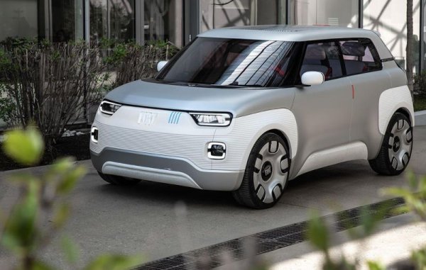 Преди година от Fiat намекнаха, че може повече да не правят коли в А-сегмента заради затегнатите екоизисквания и минималните печалби. За щастие са размислили, защото догодина можем най-после да очакваме четвъртото поколение на емблематичната Panda. То ще стъпи върху концепта Centoventi от 2019, и ще ползва доста компоненти от новите партньори по група Peugeot-Citroen. Включително и електрическо задвижване. 
