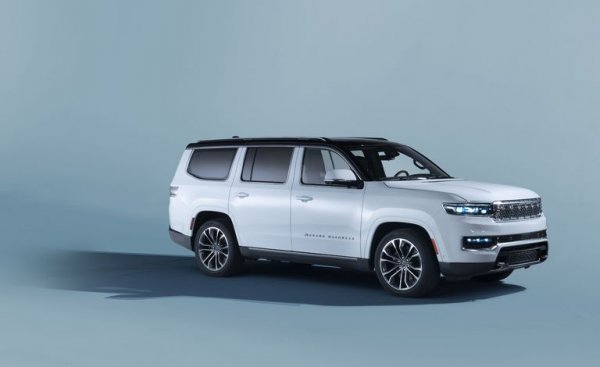 За Европа Jeep подготвя нов малък кросоувър, който ще стои под Renegade в гамата и ще ползва готови технологични решения от Peugeot-Citroen. Но доста повече любопитство предизвиква американската премиера на марката - на възродения Wagoneer. Големият SUV ще се появи в два варианта: обикновеният Wagoneer ще мери сили с модели като Chevrolet Tahoe, а Grand Wagoneer ще надгражда доста от гледна точка на лукса и е посочил като свой конкурент не друг, а BMW X7.
