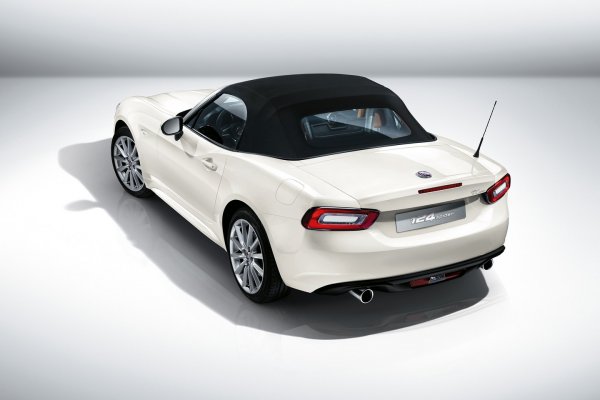 Европейският Fiat 124 Spider  