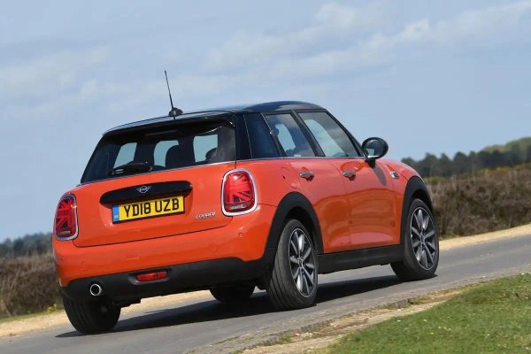 Повечето от неизправностите, които са възникнали, са свързани с електрически компоненти, включително информационно-развлекателната система, и има някои проблеми, свързани с кормилното управление.