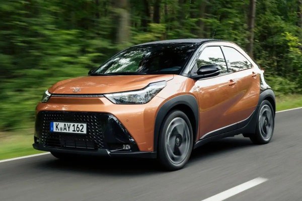 Рейтинг на надеждност 99.7%

Aygo X може да е най-малкият и достъпен модел на Toyota, но е и най-стабилният от настоящите му предложения. Всъщност този градски автомобил едва ли греши - само 3% от собствениците на Aygo X казват, че са имали проблем с колата си, а единствената област, която предизвиква притеснение, е каросерията, без достатъчно сериозни неизправности, които да направят автомобилите невъзможни за управление.
